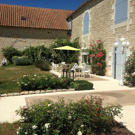 Les Clos Bleus Neuville-du-Poitou 外观 照片