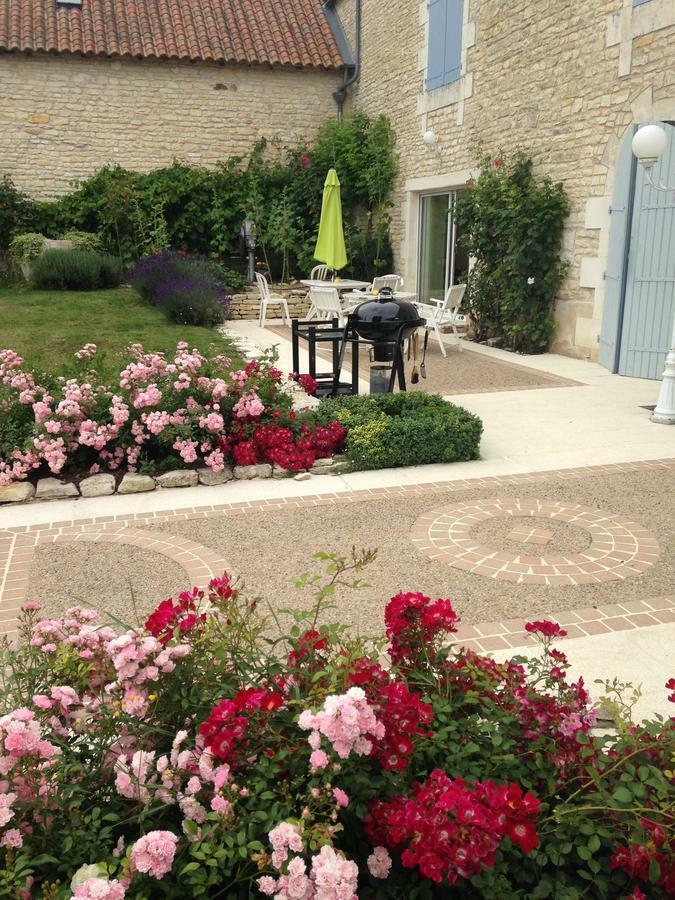 Les Clos Bleus Neuville-du-Poitou 外观 照片