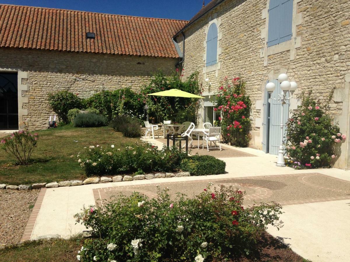 Les Clos Bleus Neuville-du-Poitou 外观 照片