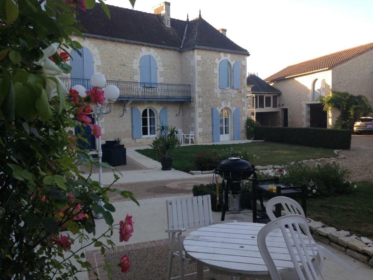 Les Clos Bleus Neuville-du-Poitou 外观 照片